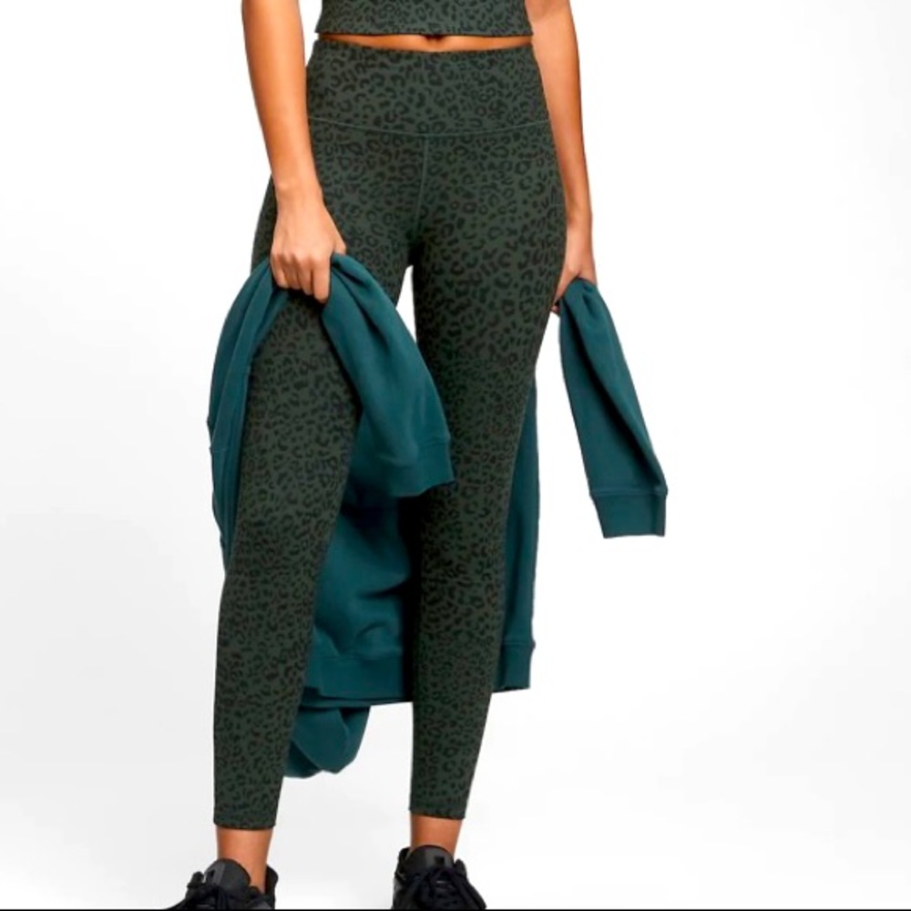 Gapfit High Rise Blackout Ribbed Full Length Leggings in Olive Green Leopard